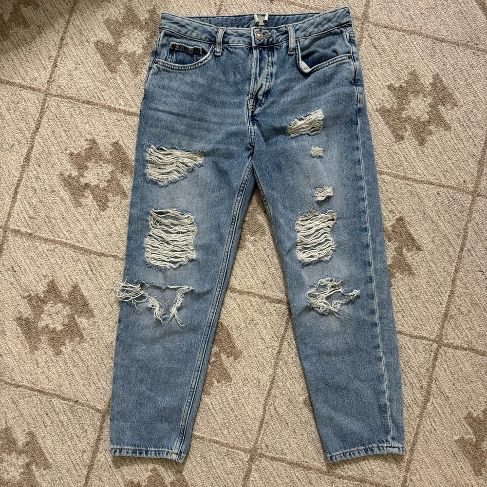 Top shop boyfriend ripped jeans - size 25